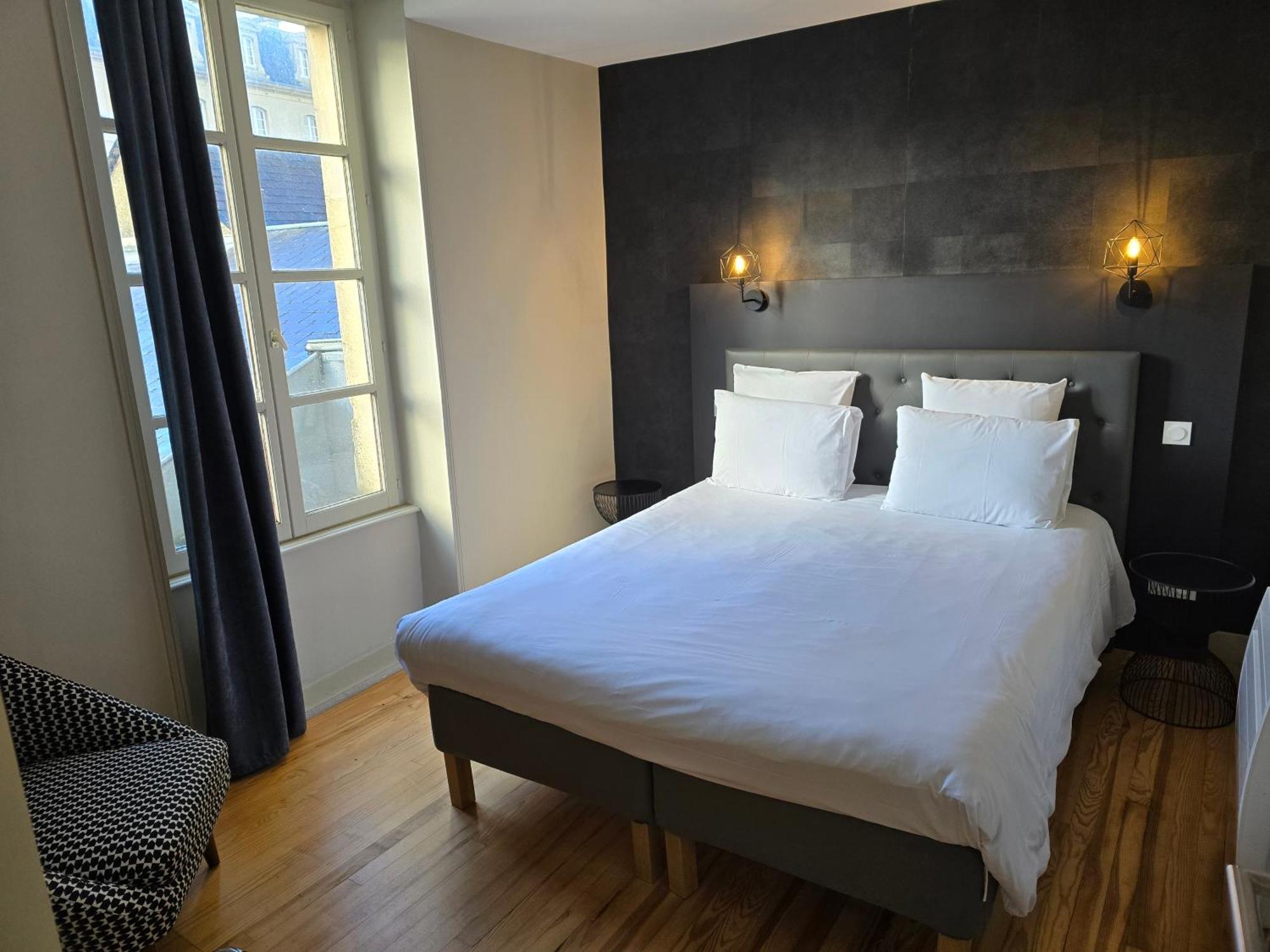 Au Loup Historic Apartments Байо Екстер'єр фото